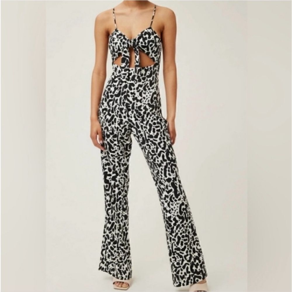 Lita by Ciara size XS black & white print front cutout jumpsuit wideleg.